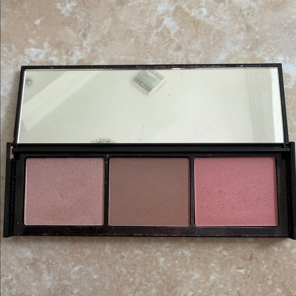 Mally Beauty Other - Mally Beauty Shimmer Shape Glow Palette
